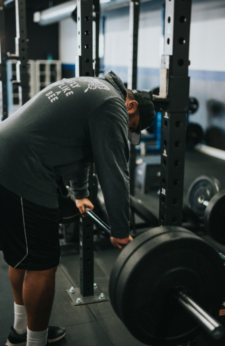A man working out after taking Cordyceps for performance.